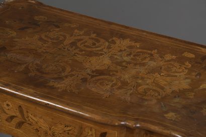 null RECTANGULAR TABLE opening to a drawer, with a walnut top decorated with inlaid...