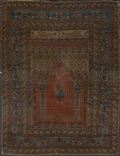 null TABRIZ PRAYER RUG from the 19th century. Mihrab with red background with columns...