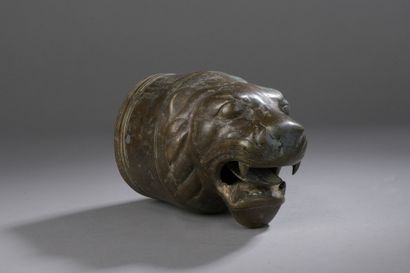 null Roaring HUNTER'S HEAD in bronze. 

Old Indian work. 

22 x 13 cm