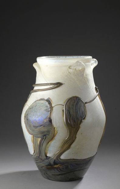 null Jean-Claude NOVARO (1943-2015)

VASE of baluster form out of blown glass with...