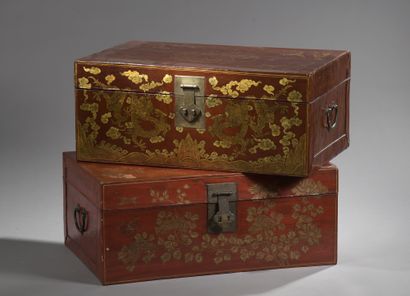 null TWO red lacquered and gilded wood chests, one with a decoration of deployed...