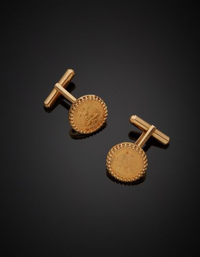 null Pair of 18K yellow gold 750‰ cufflinks, adorned with two gold Mexican peso coins....