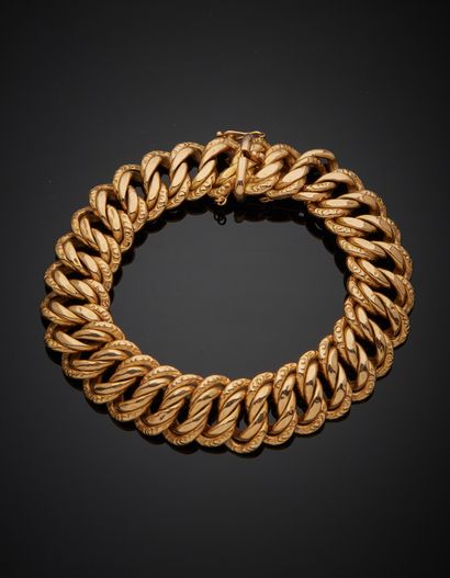 null Curb in 18K yellow gold 750‰, American mesh, ratchet clasp with chain and safety...