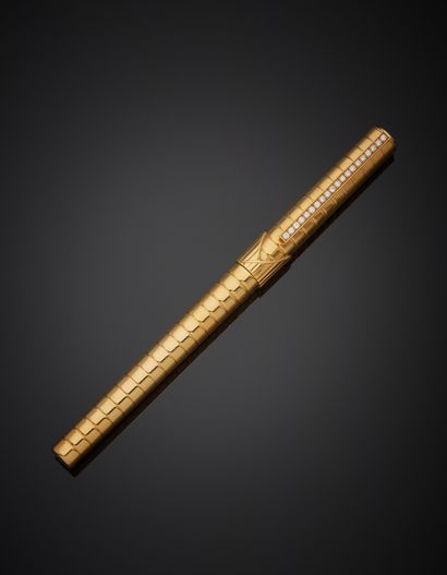 null P. G. BRUN - 18K yellow gold 750‰ pen, with horizontal gadroon pattern, the...