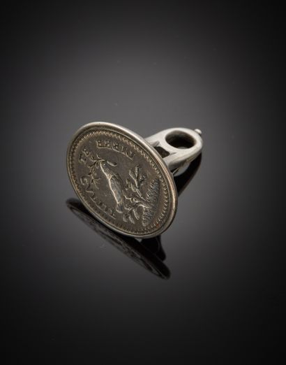 null Silver seal 2nd title 800‰, engraved with a dove holding a branch in its beak,...