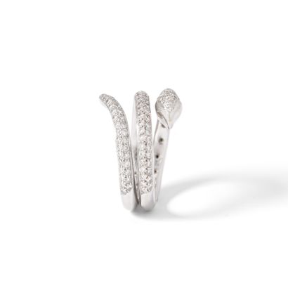 null An 18K white gold 750‰ snake-shaped ring set at the top with brilliant-cut diamonds....