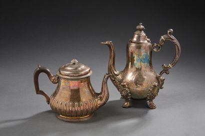 null Silver teapot 1st title 950‰, standing on the bottom, the body chased with gadroons,...