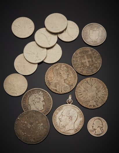 null Lot de pièces en argent de diverses provenances :

Louis XV tête laurée 1760...