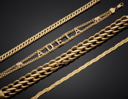 null Lot including:

- Curb in 18K yellow gold 750‰, double-knit. L. 20 cm.

- Curb...