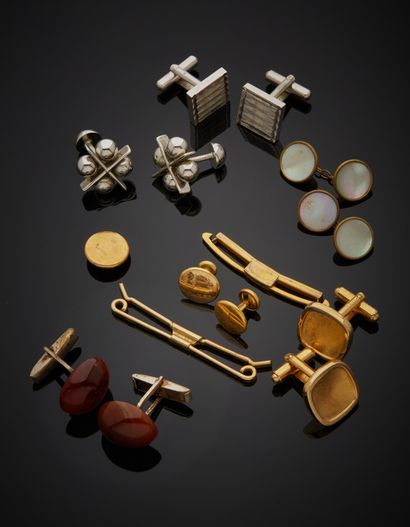 null Lot of costume jewelry including: pairs of cufflinks, collar buttons and tie...