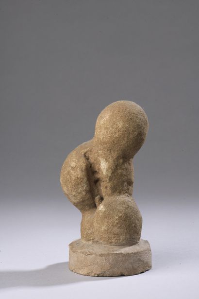 null Sculpture anthropomorphe en pierre. 

Travail du XXe siècle 

H. : 16,5 cm