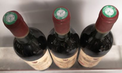 null 3 bouteilles Château LES PRIMEVERES - Saint Emilion 1985 

Étiquettes abîmées....