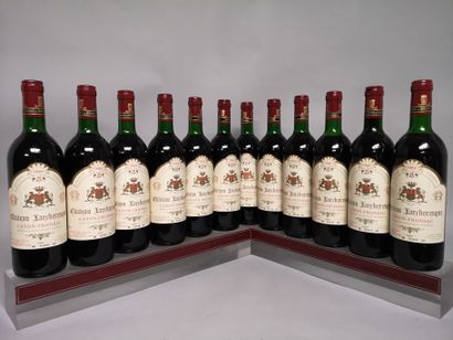 null 12 bouteilles Château LARCHEVESQUE - Canon Fronsac

1986 

6 base goulot et...