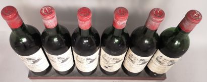 null 6 bouteilles Château BEAUREGARD - Pomerol - 1970

Etiquettes légèrement tachées...