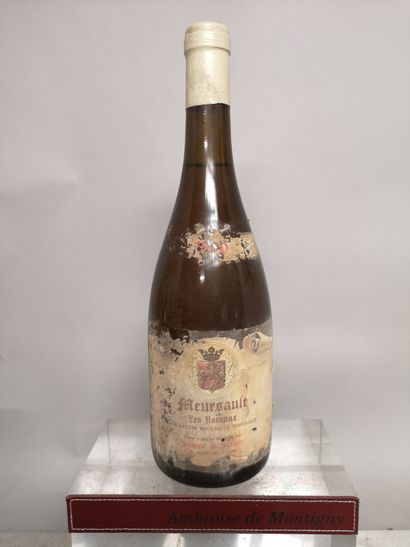 null 1 bottle MEURSAULT "Les Narvaux" - Ph. de SERRIGNY 1990 

Stained and damaged...