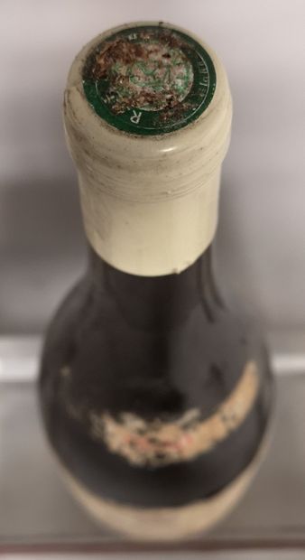 null 1 bouteille MEURSAULT "Les Narvaux" - Ph. de SERRIGNY 1990 

Étiquette tachée...