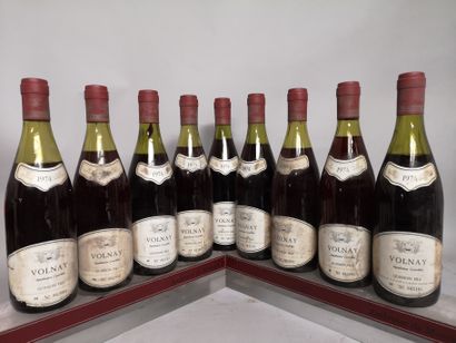 null 9 bottles VOLNAY - QUINSON 1974 

Labels slightly stained and damaged. Levels...