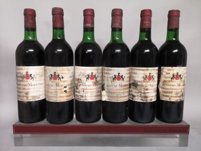 null 6 bouteilles Château MOULINET - Pomerol 1975 

Étiquettes tachées et abîmées....