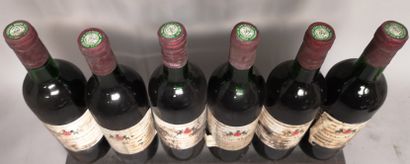 null 6 bottles Château MOULINET - Pomerol 1975 

Stained and damaged labels. 2 base...