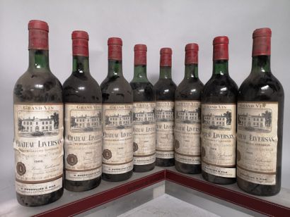 null 8 bouteilles Château LIVERSAN - Bordeaux 1966 

Étiquettes légèrement tachées....