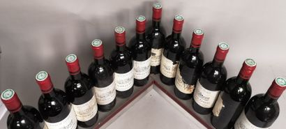 null 12 bouteilles Château GAYAT - Graves de Vayres 1989 

Étiquettes tachées et...