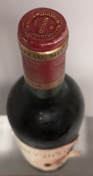 null 1 bouteille Chateau MAUCAILLOU - Moulis 1998 

Étiquette abîmée.