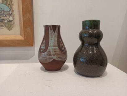 ACCOLAY

Deux vases en céramique émaillée...