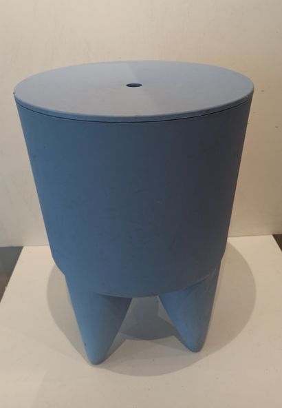 null Philippe STARCK (XX), for XO Design 

Bubu - Blue plastic storage stool. 

H....