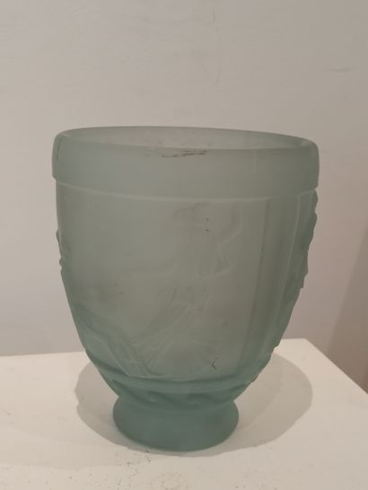 null Georges DE FEURE (1868-1943)

Vase « Nymphes » à corps ovoïde sur petit talon...