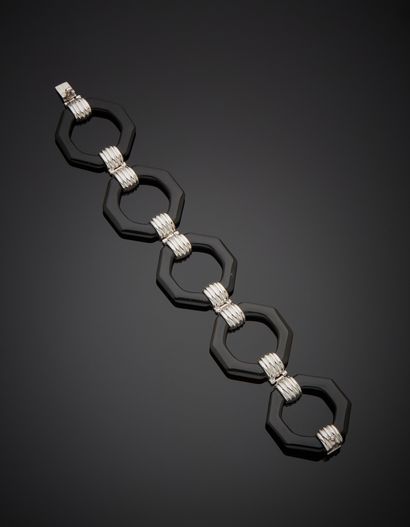 null Articulated bracelet in 18K white gold 750‰, composed of five black stone rings...