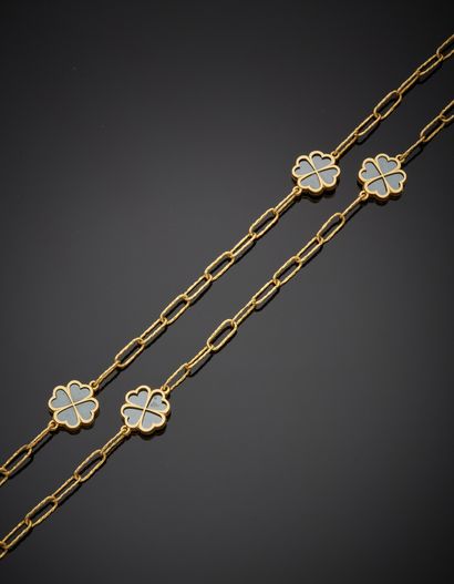 null Long necklace in 18K yellow gold 750‰, with twisted oval links, scandalized...