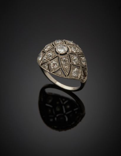null Platinum 850‰ ring, dome-shaped, adorned at its center with a half-cut diamond...