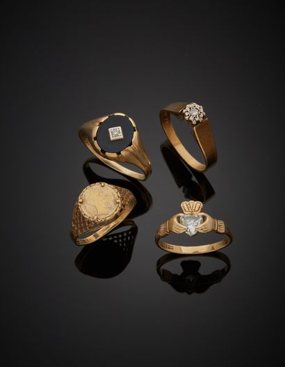 null Lot comprising four 9K polychrome gold 375‰ rings set with white stones and...