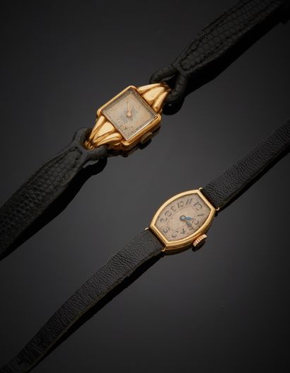 null Two 18K yellow gold 750‰ ladies' wristwatches, as is, leather straps with metal...