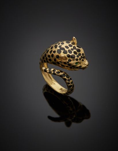 null 18K yellow gold 750‰ open band ring, depicting a feline head enameled in black,...