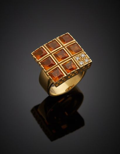null An 18K yellow gold 750‰ square-shaped ring adorned with citrines and a pavement...
