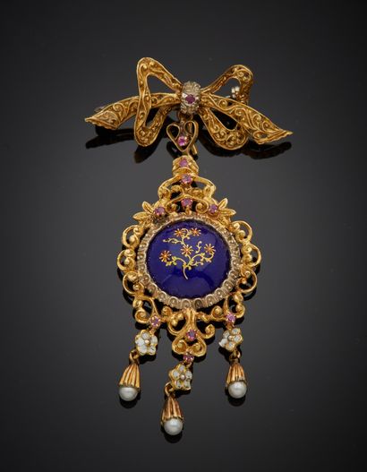 null 
Brooch composed of two elements, one in 18K 750‰ two-tone gold in the form...