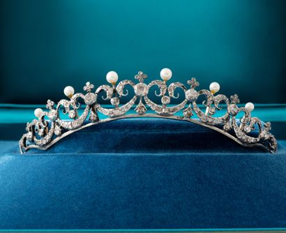 null 
9K rose gold 375‰ and silver 2nd title 800‰ tiara, adorned with garlands and...