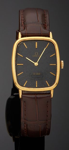 null OMEGA de ville - Men's gilt metal wristwatch, round shape, black embossed dial,...