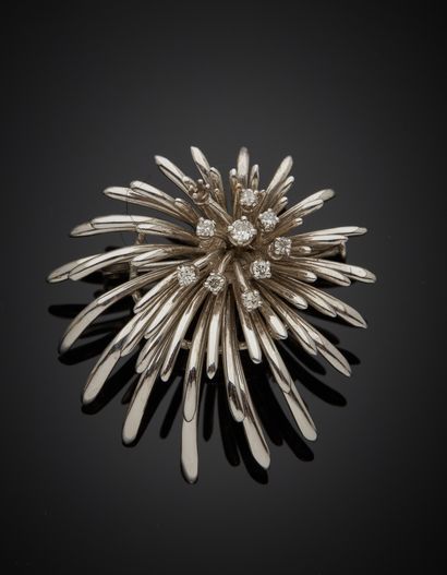 null 18K white gold 750‰ brooch, in the shape of "fireworks", set with eight-eight...