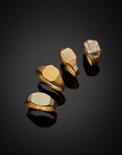 null Four signet rings in 18K polychrome gold 750‰, one of which is figured. French...