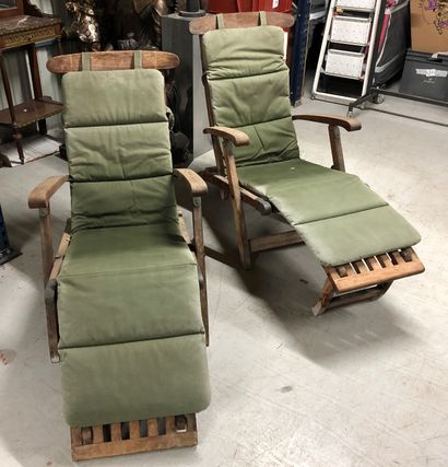null BARLOW TYRIE

Two teak lounge chairs.

94 x 150 x 61 cm