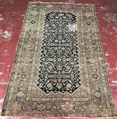 null Lot including : 

- A carpet with a central motif on a blue background decorated...