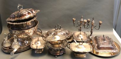  Mannette in silver plated metal including : 
- Part of service with acanthus and...