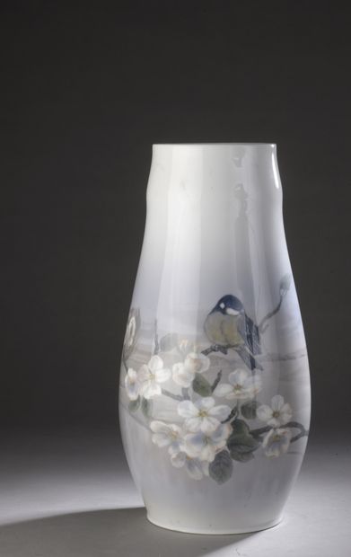 Porcelain vase decorated with a blue tit...