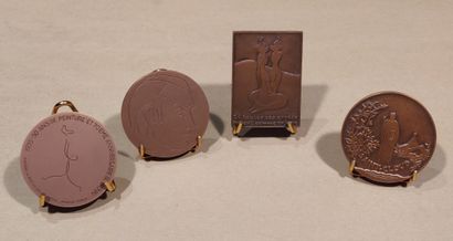 Lot of four bronze medals : 

- A medal 