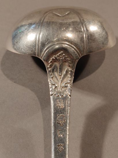 null Silver ladle with acanthus leaves decoration

18th century

L. 33 cm

Weight...