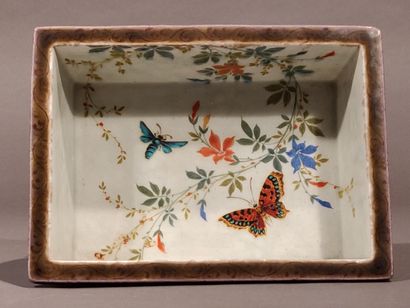 null Theodore DECK (1823-1891)

Small rectangular earthenware jardinière decorated...