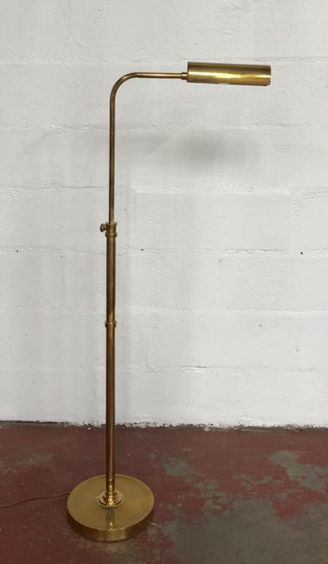 null Reading light in gilded brass, adjustable height.

H. 124 cm

* The price of...