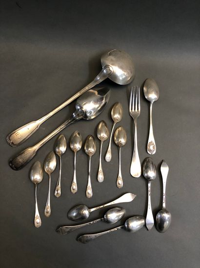 Lot including various silver cutlery 
Weight...